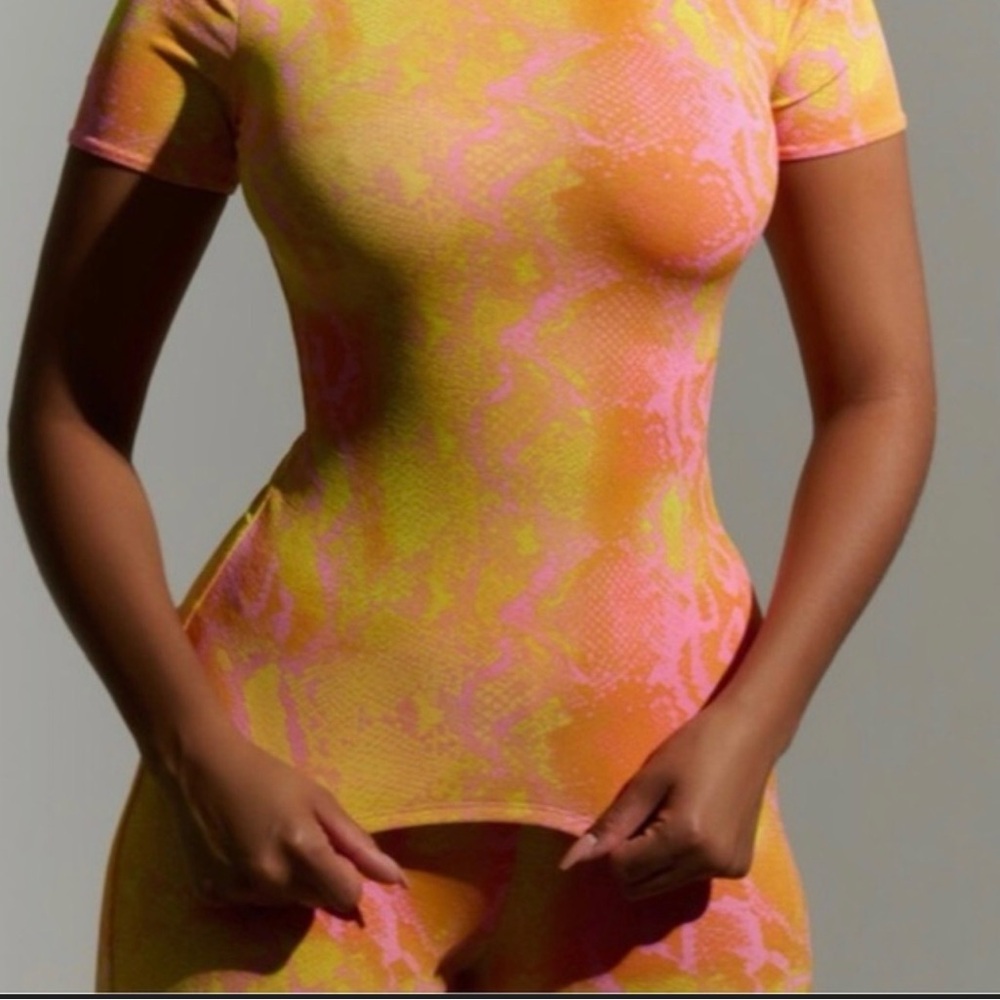 Naked Wardrobe snakeskin Neon legging outfit